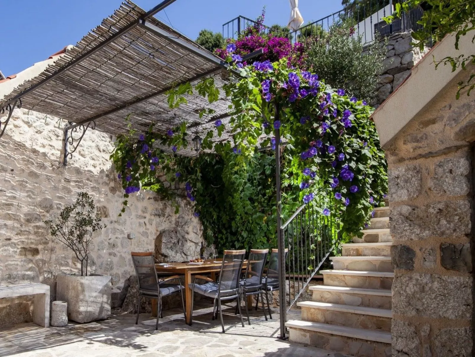 Wunderschöne Steinvilla mit tollem Ausblick-Dehors