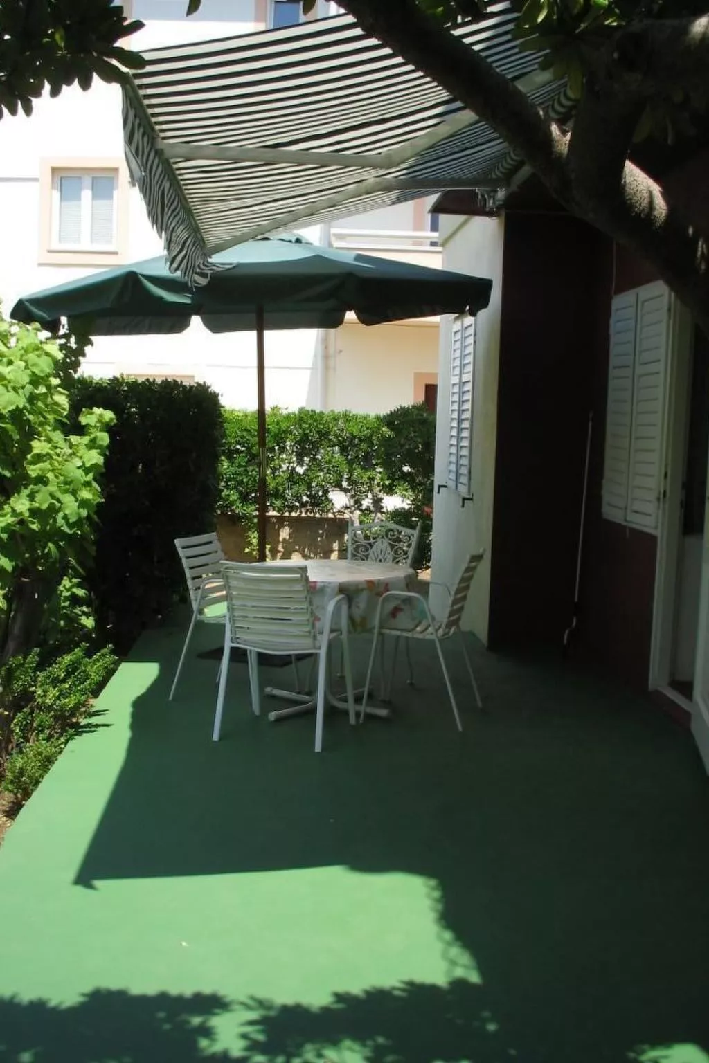 Große Ferienwohnung in Pag mit Privater Terrasse-Draußen