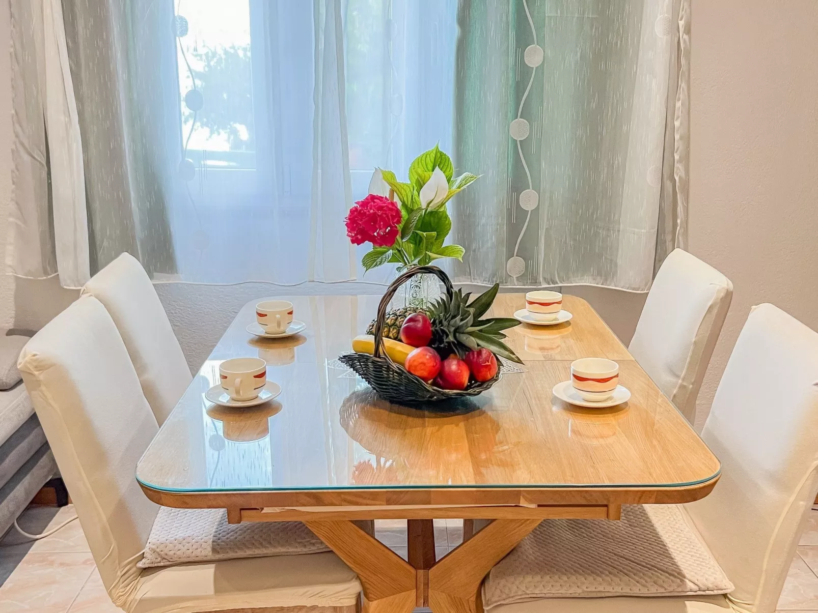 Günstiges Ferienhaus mit Pool und Meerblick-Dedans