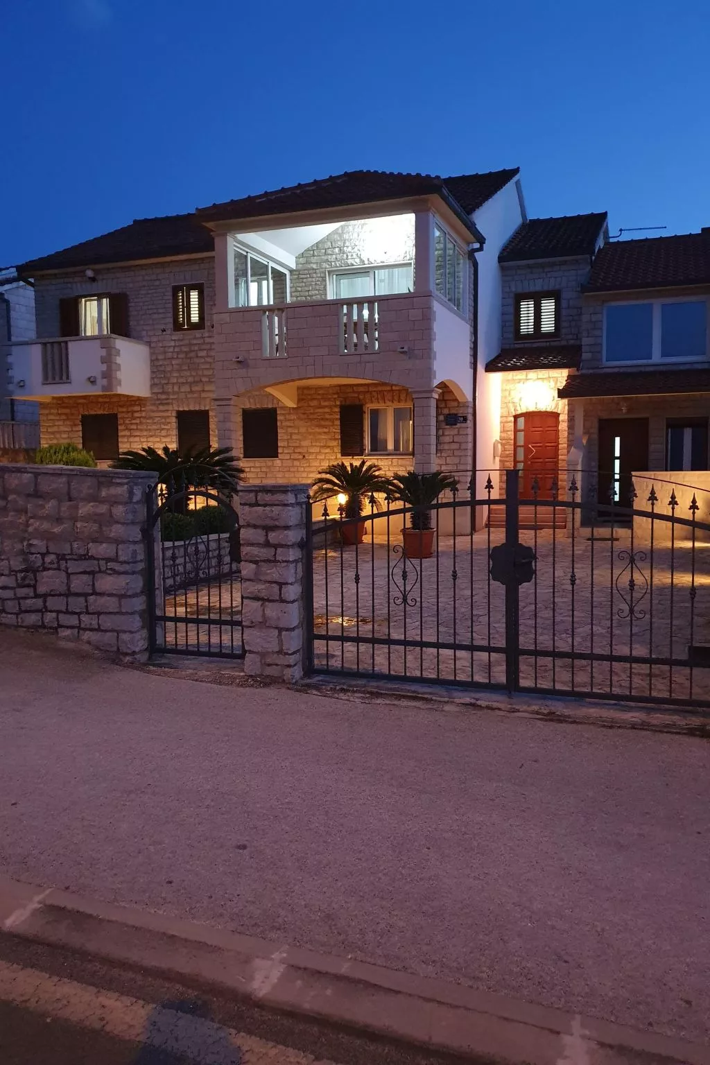 Komplett ausgestattete Wohnung für 7 Personen-Outside