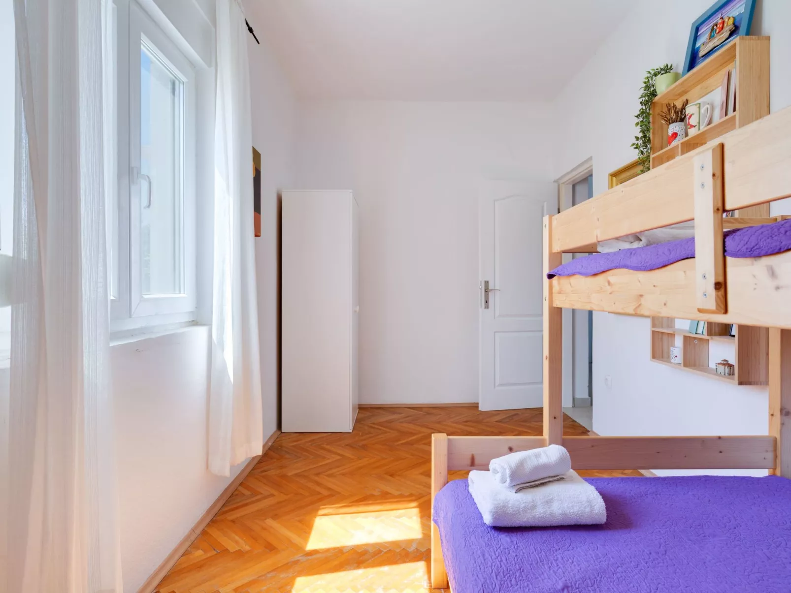 "Lenko 2" mit Blick auf das Wasser-Dedans