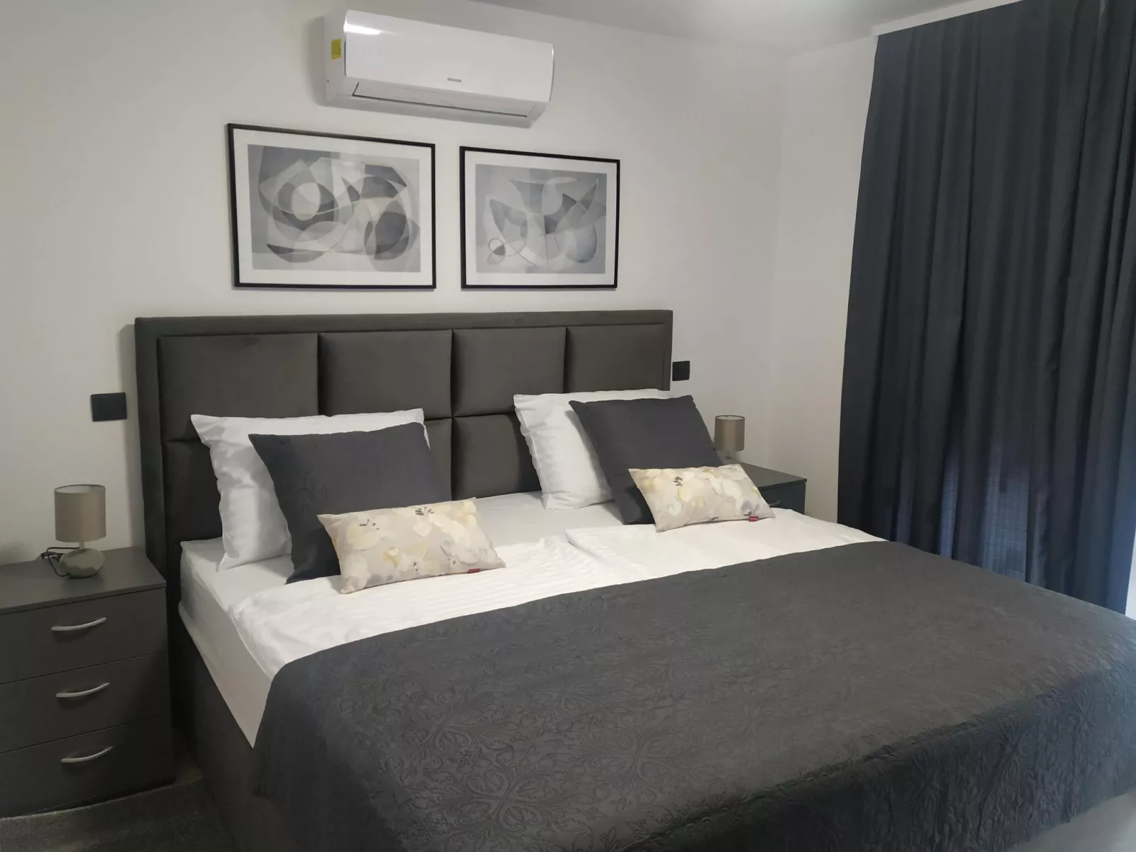 Ferienvilla mit privatem Pool-Inside