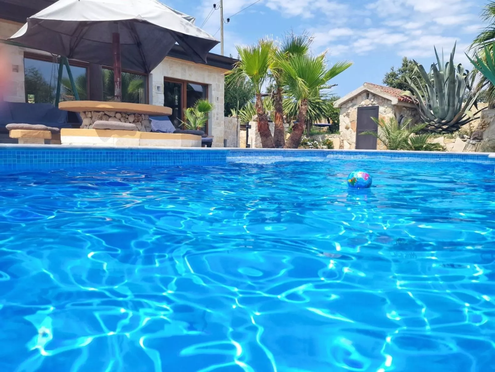 Schönes Haus in Pomer mit privatem Parkplatz-Draußen