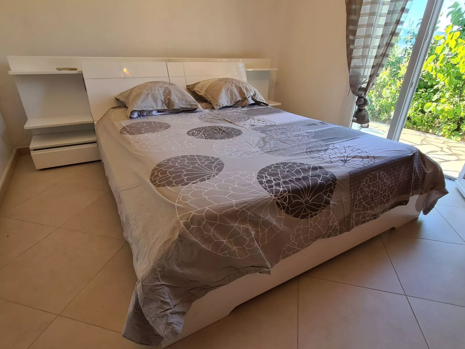 Die Sonne der Côte d'Azur-Drinnen