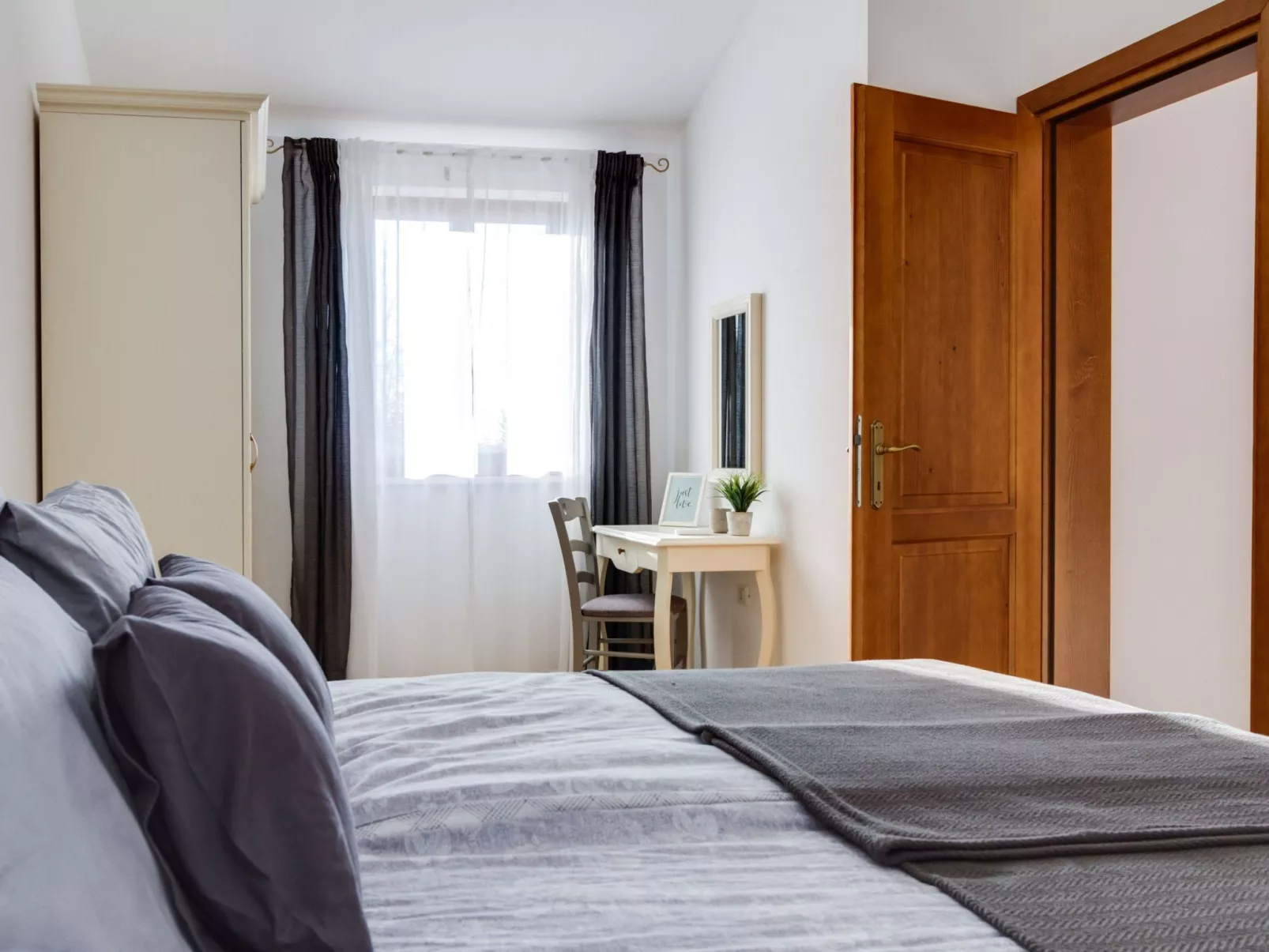 "Villa Nima" mit privatem Pool-Dedans