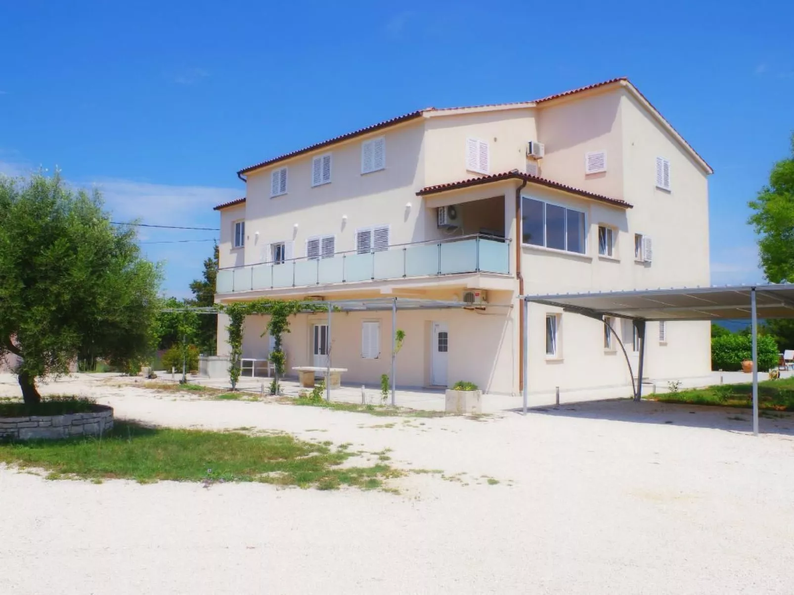 In Rakalj mit Grill, Garten und Terrasse-Dehors