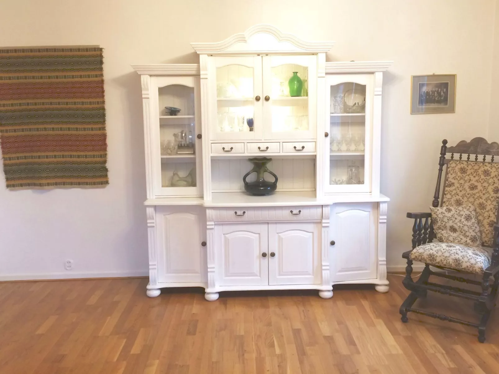 Mit Blick auf das Wasser-Dedans