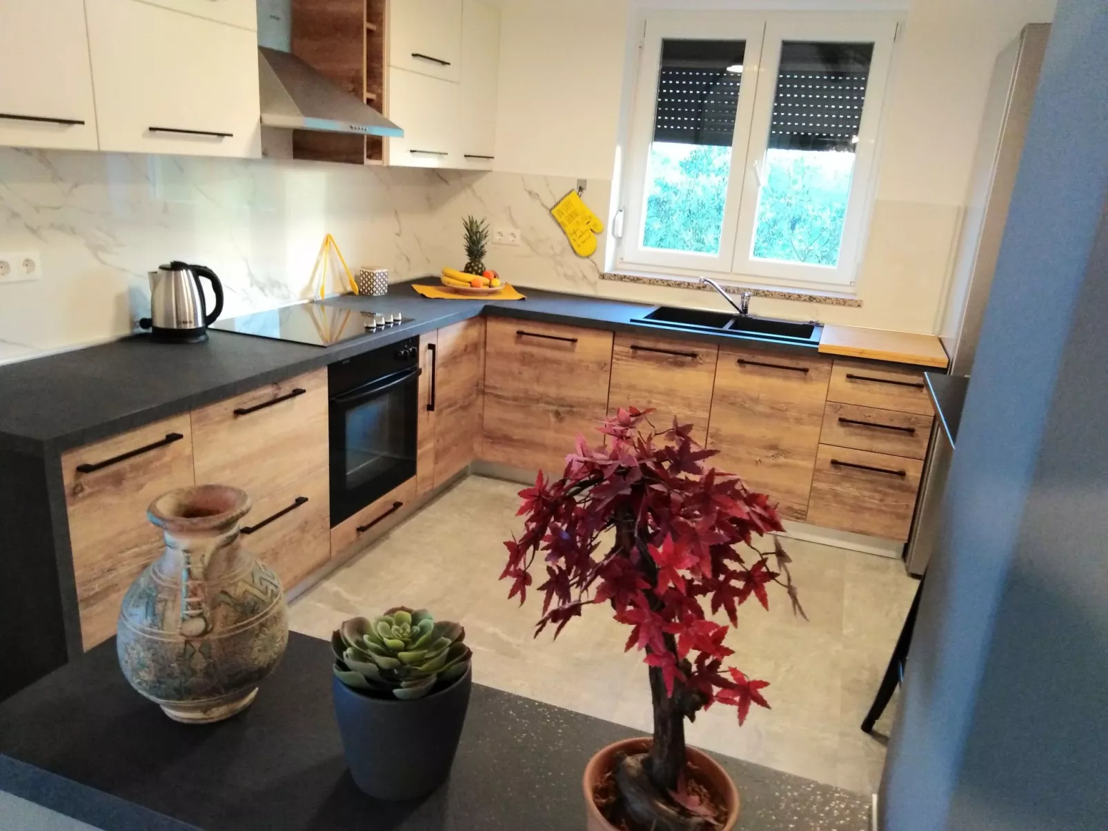 Mit Terrasse, Grill und Garten-Drinnen