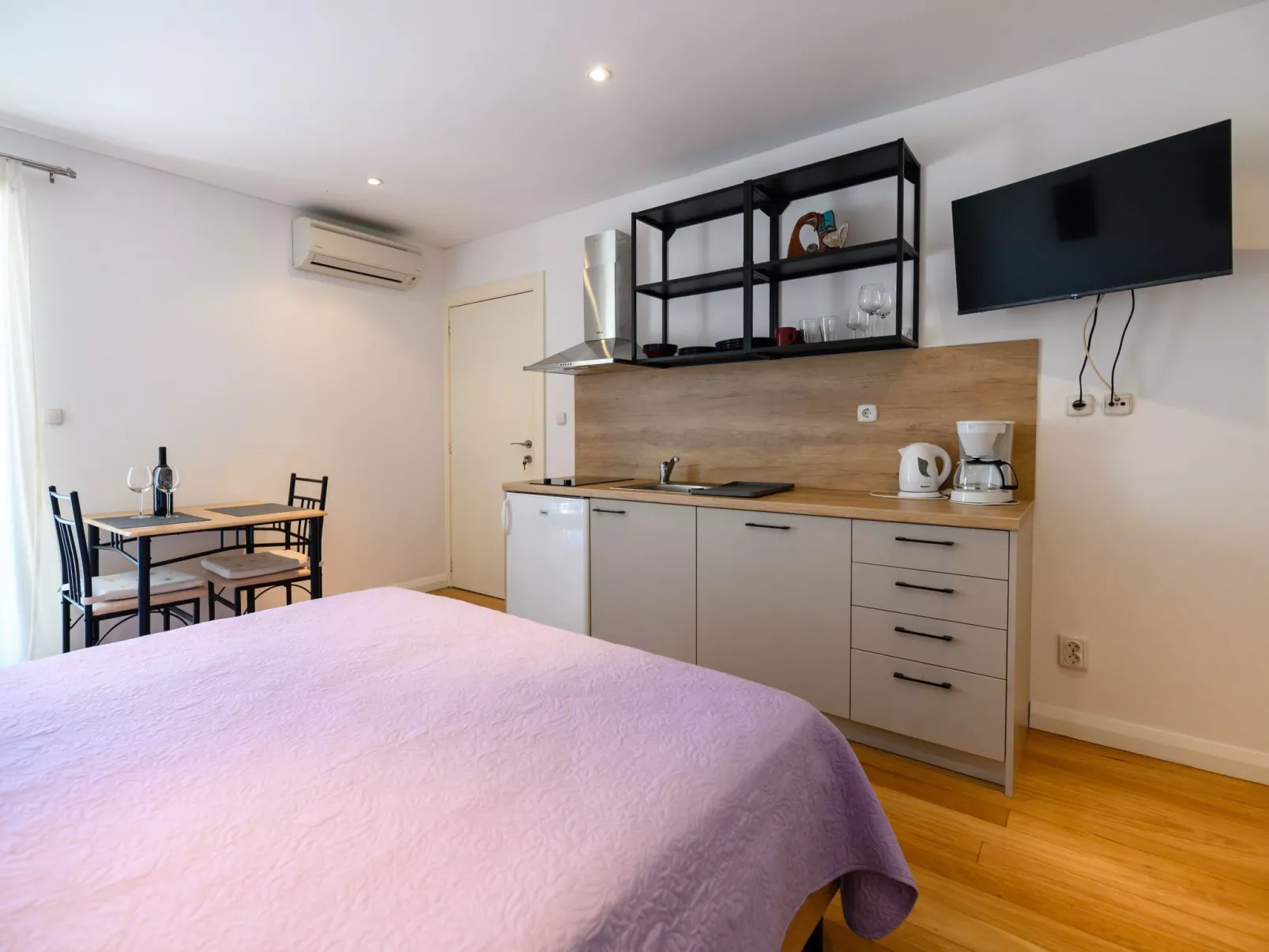 Studio-Apartment "Nives" mit Blick auf das Wasser-Image-tags.info