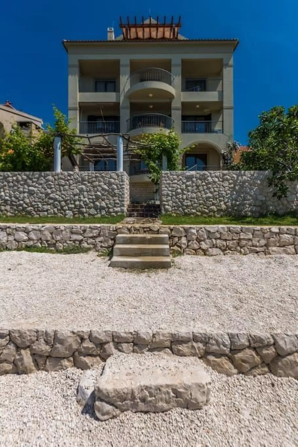 Wohnung mit Blick auf das Wasser-Dehors