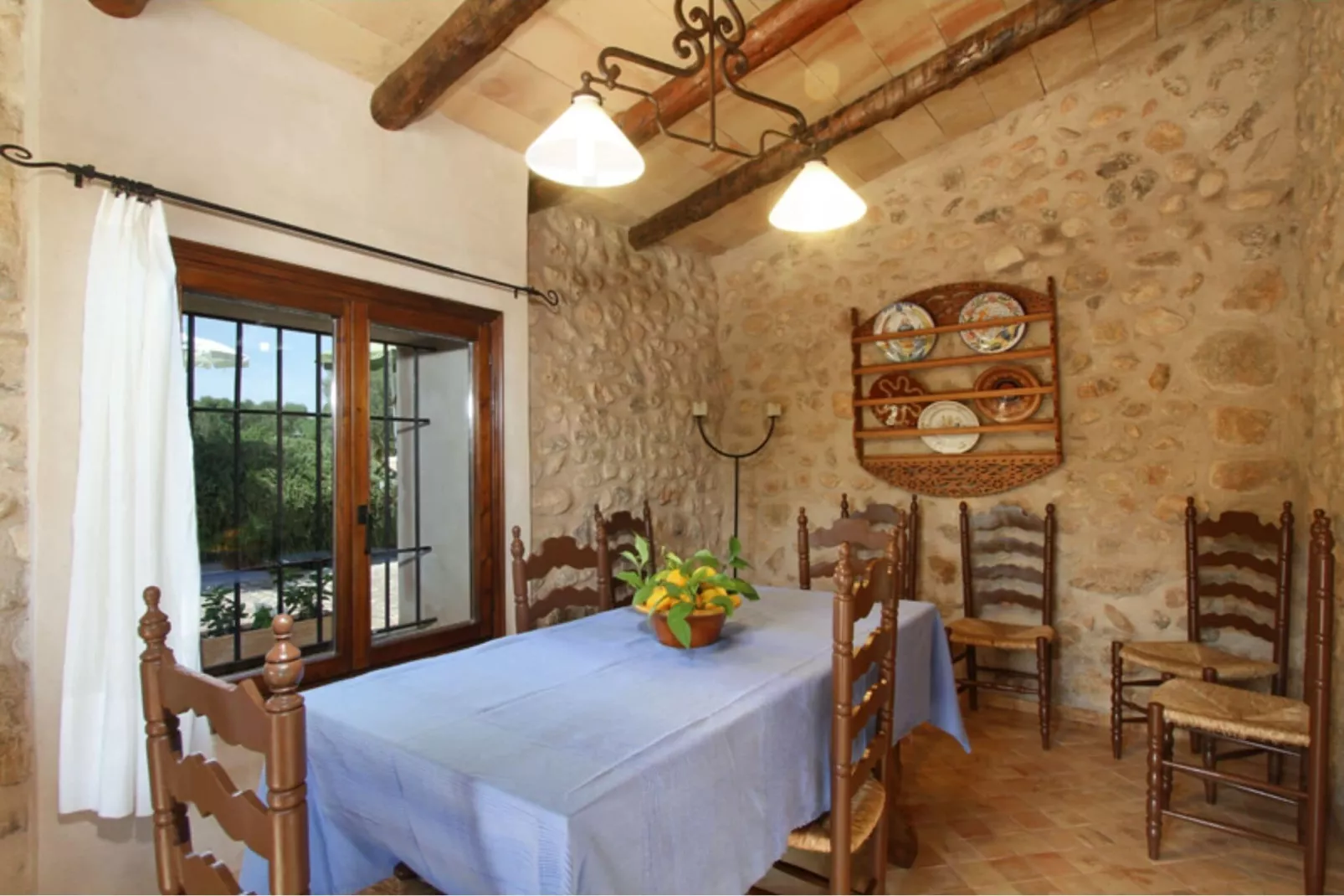 Planes-Dining room
