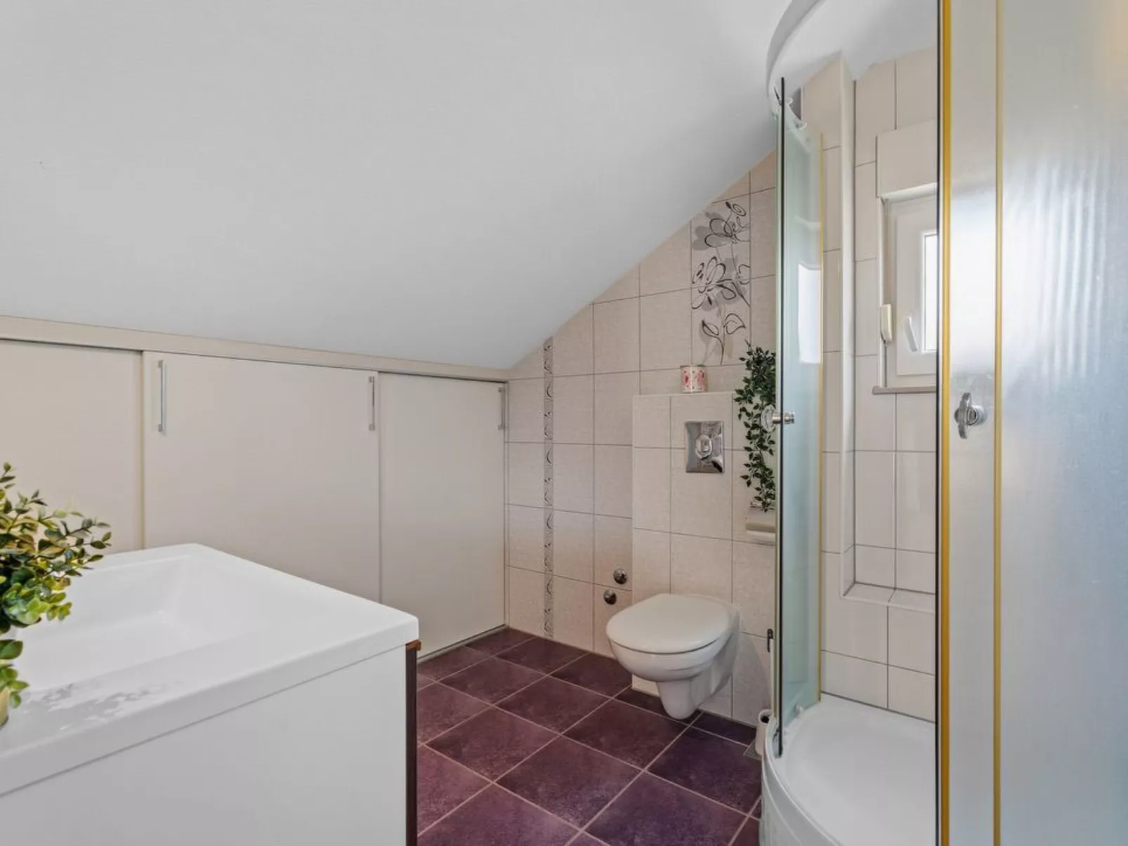 Ferienappartement mit zwei Meerblick-Balkonen-Drinnen