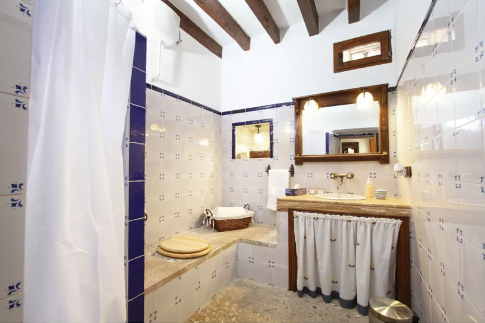 Planes-Bathroom