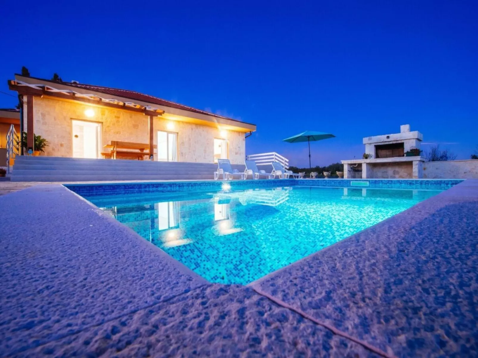 Ana Dreams - von TA Leut Agency