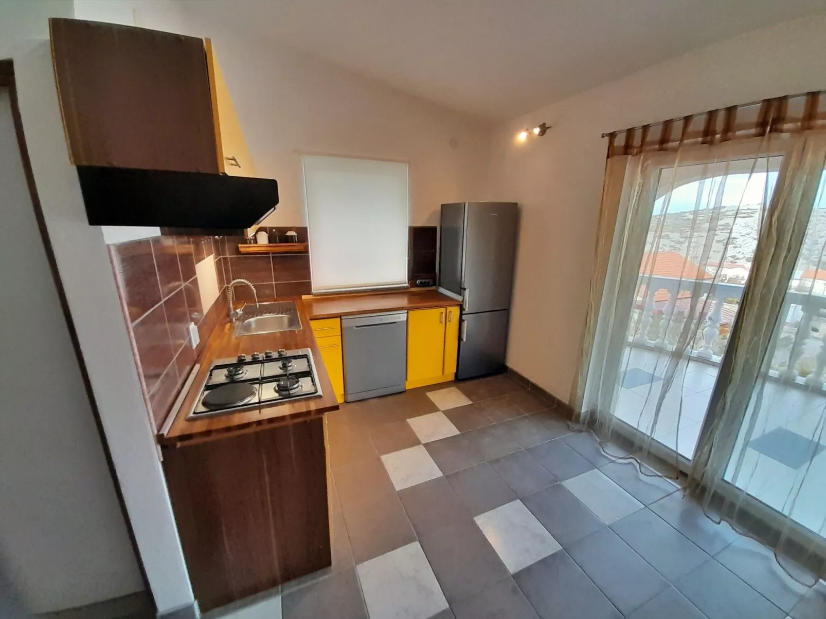 Mit zwei Terrassen für sechs Personen-Image-tags.info