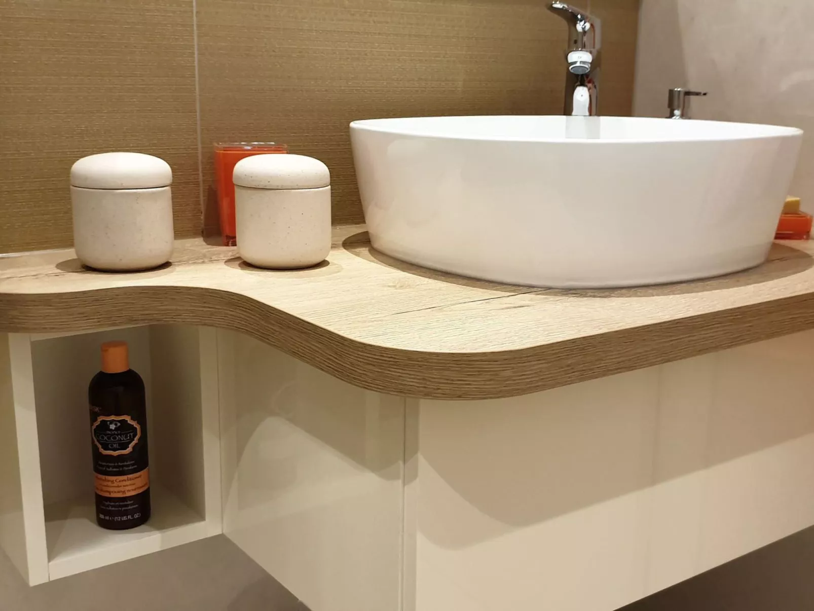 Beheiztes Schwimmbad, schattige Terrasse mit Meerblick-Dedans