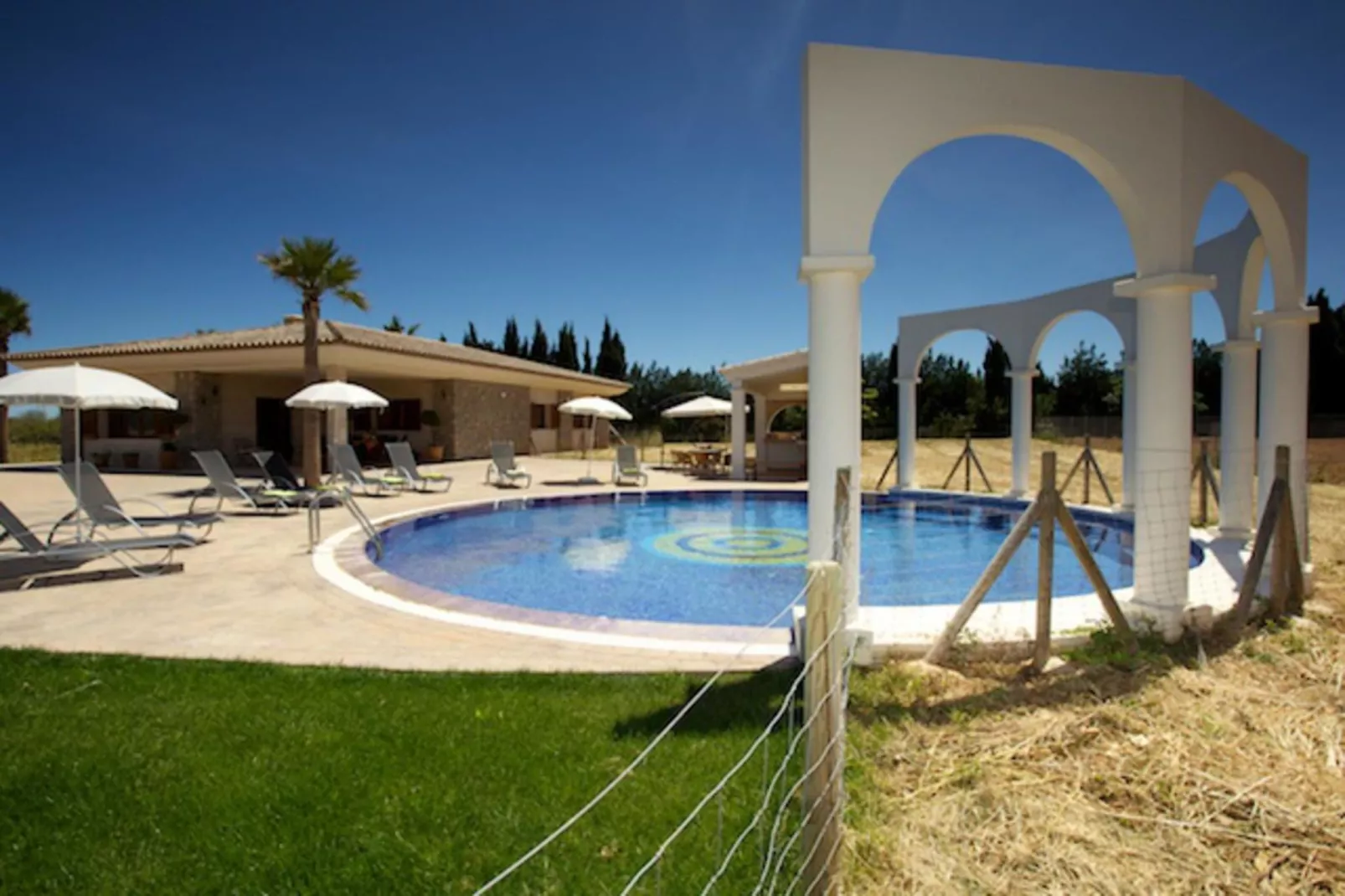 Eden Son Manyo 223-Pool
