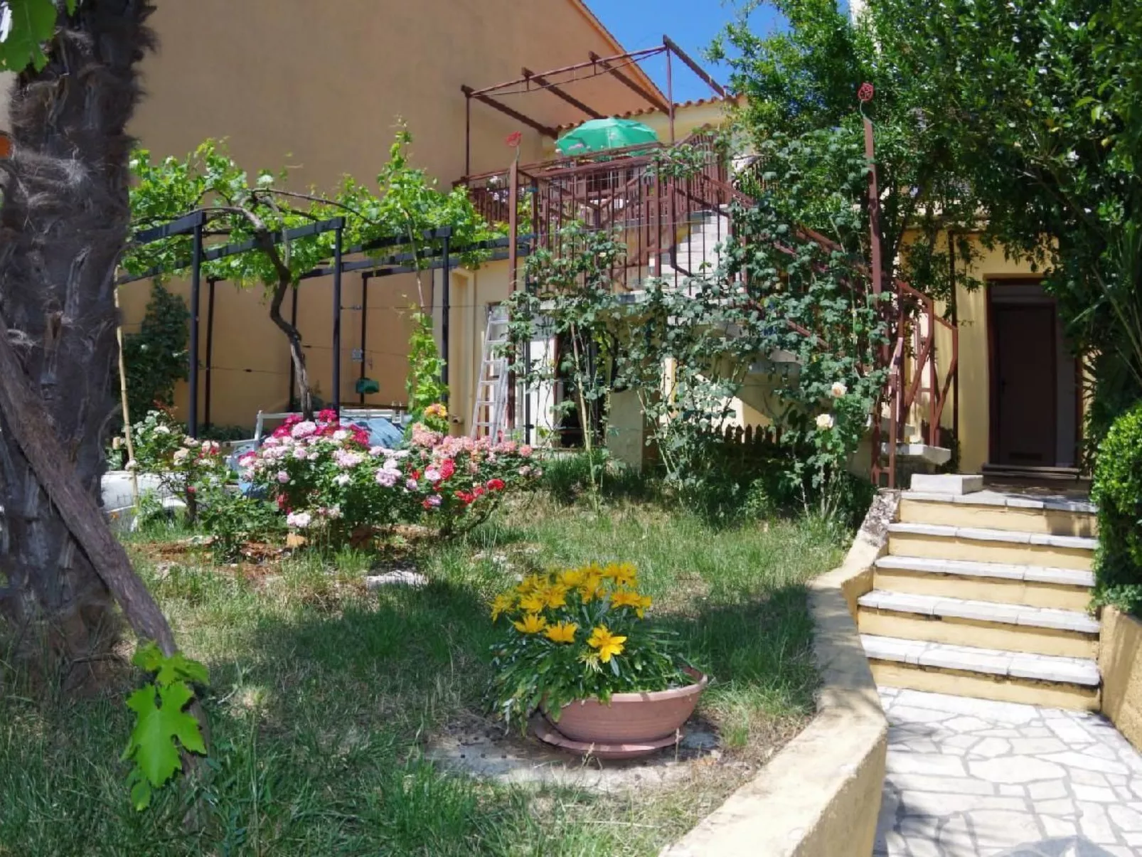 Schönes Apartment in Pješčana Uvala, Strand in der Nähe-Dehors