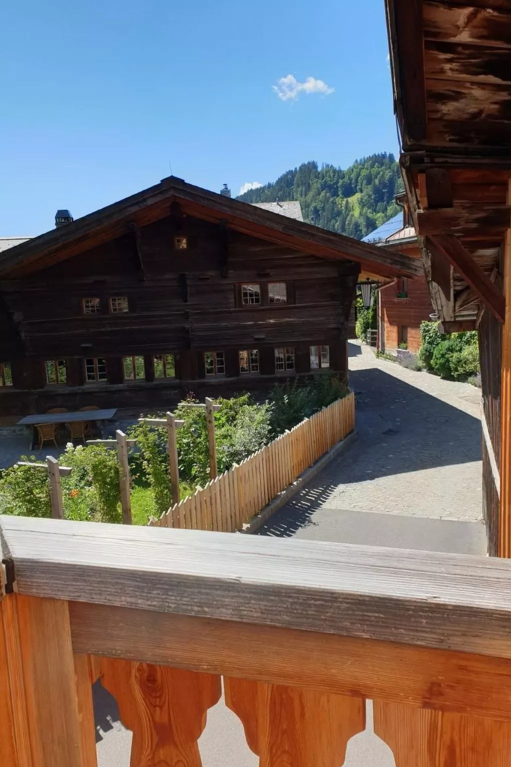 Familienchalet in Saanen – Gstaad-Outside