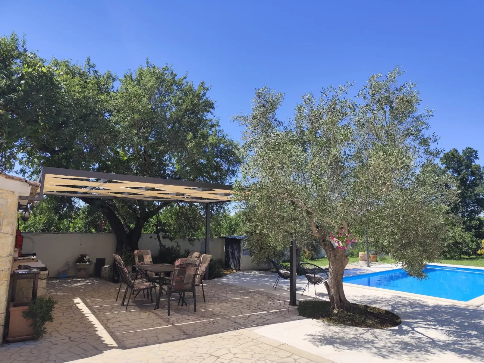 AQUA mit Pool-Outside