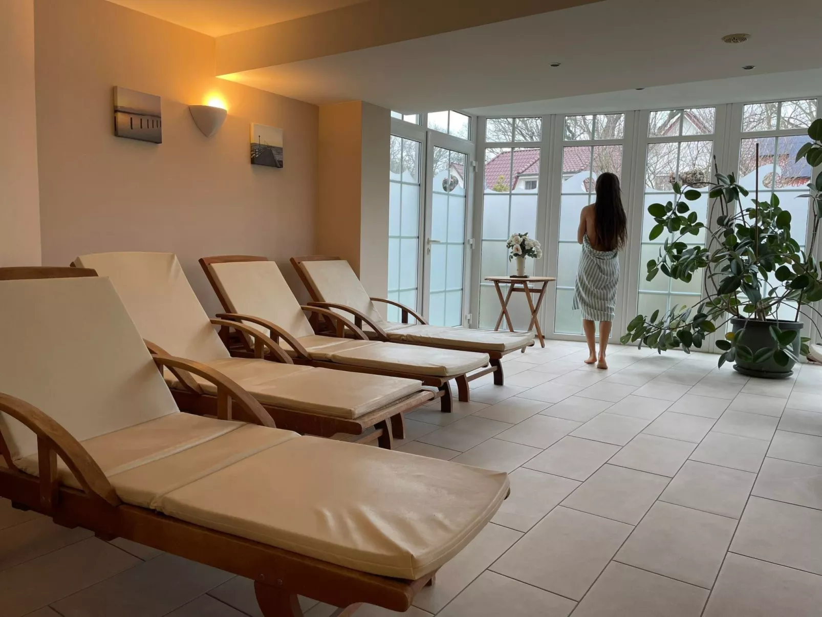 Helle Ferienwohnung mit Wellnesslandschaft-Dedans