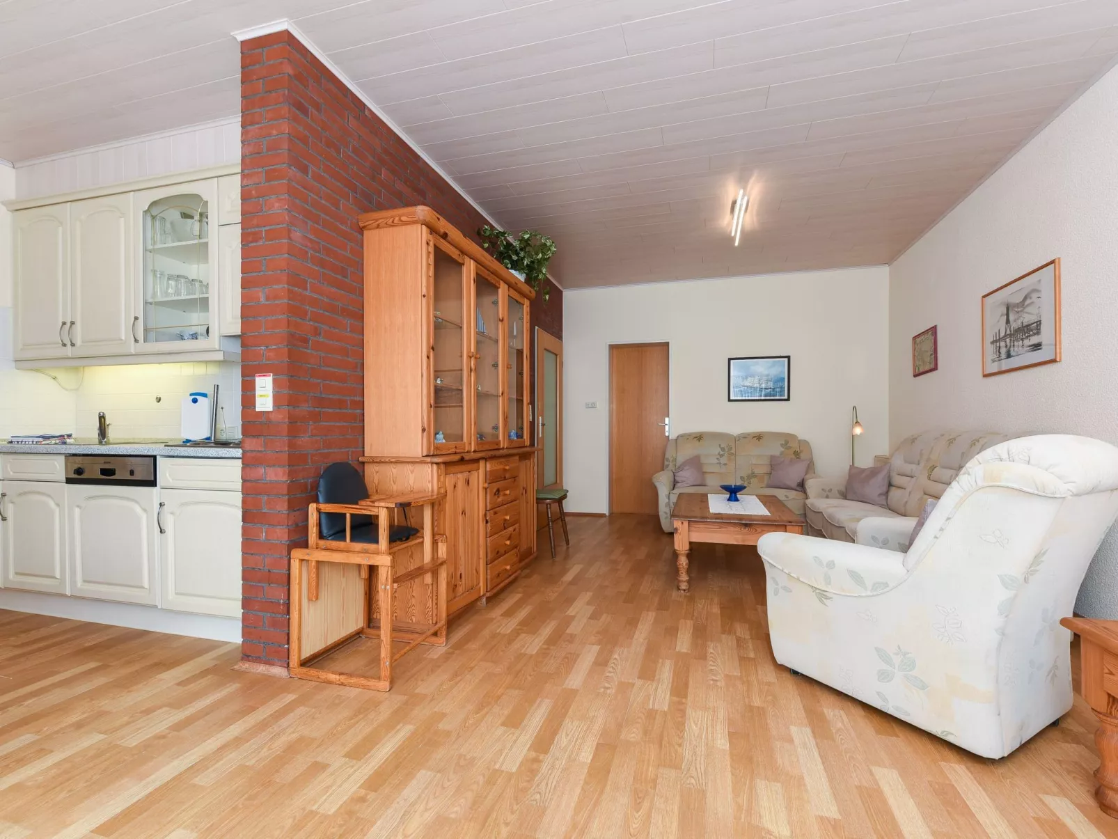 Strandnahes Ferienhaus mit Kinderspielplatz-Dedans