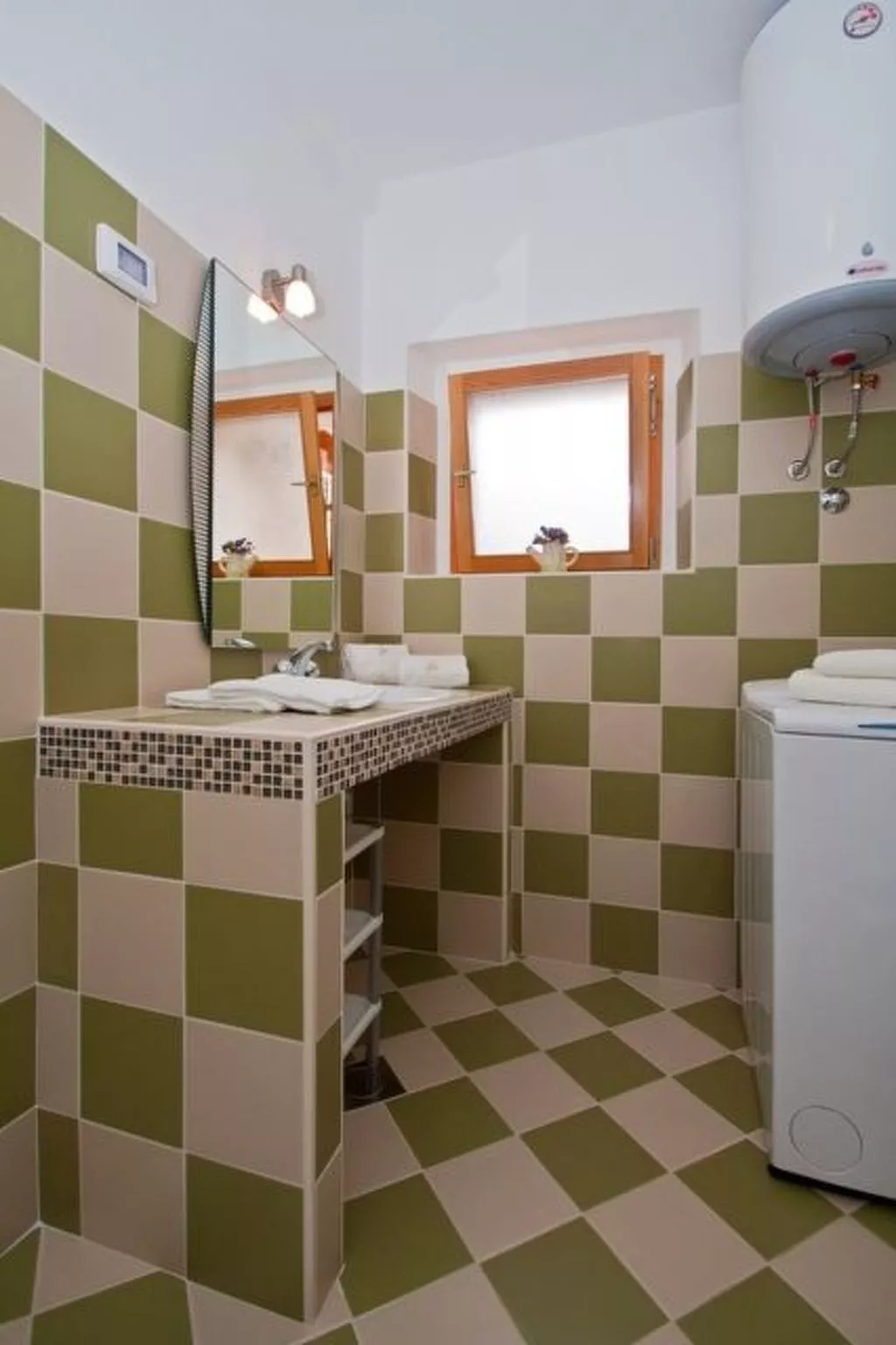 Modernes Ferienhaus in Vadreš mit Privatem Pool-Dedans