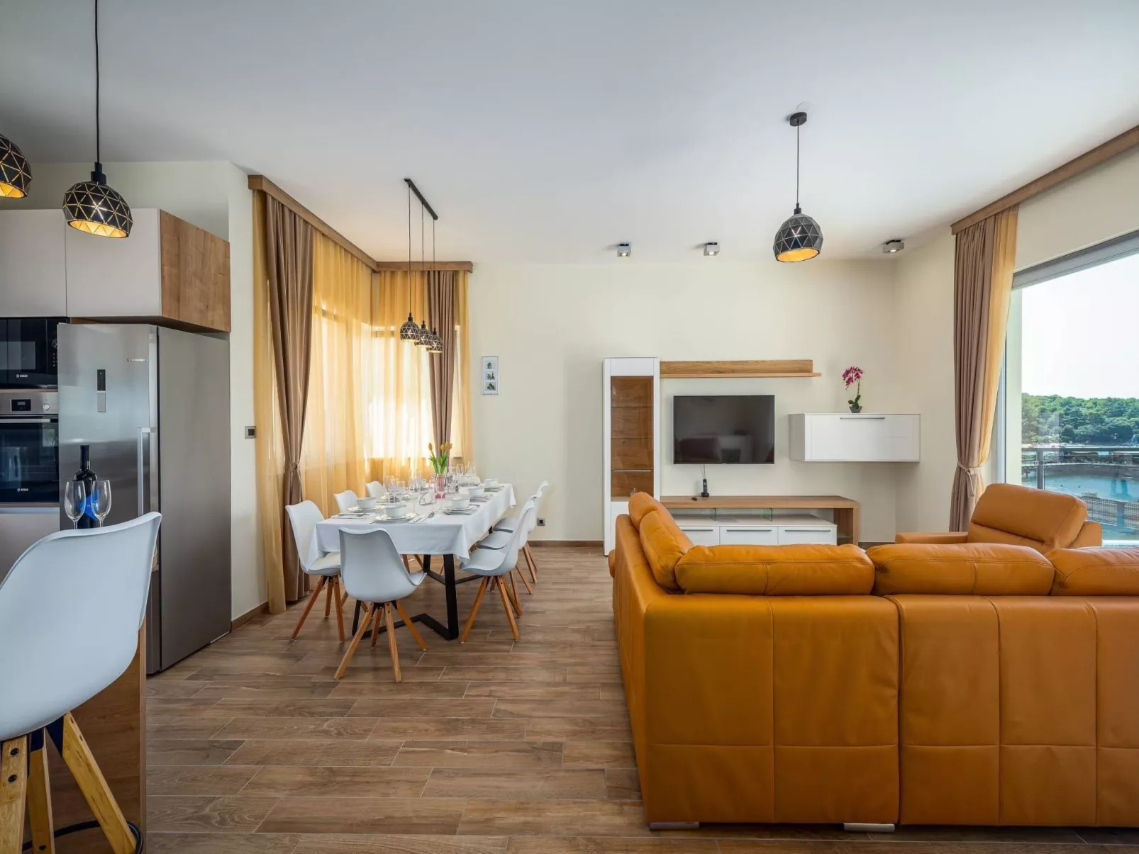 Cedar in Stoja mit großzügigem Garten-Inside