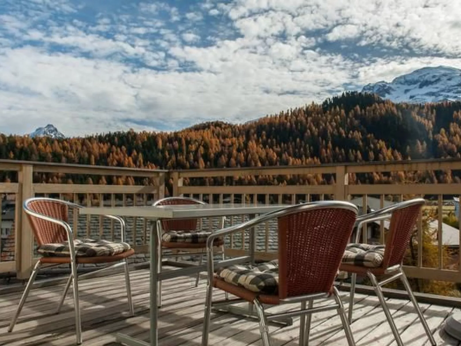 Guardamunt 4-Outside