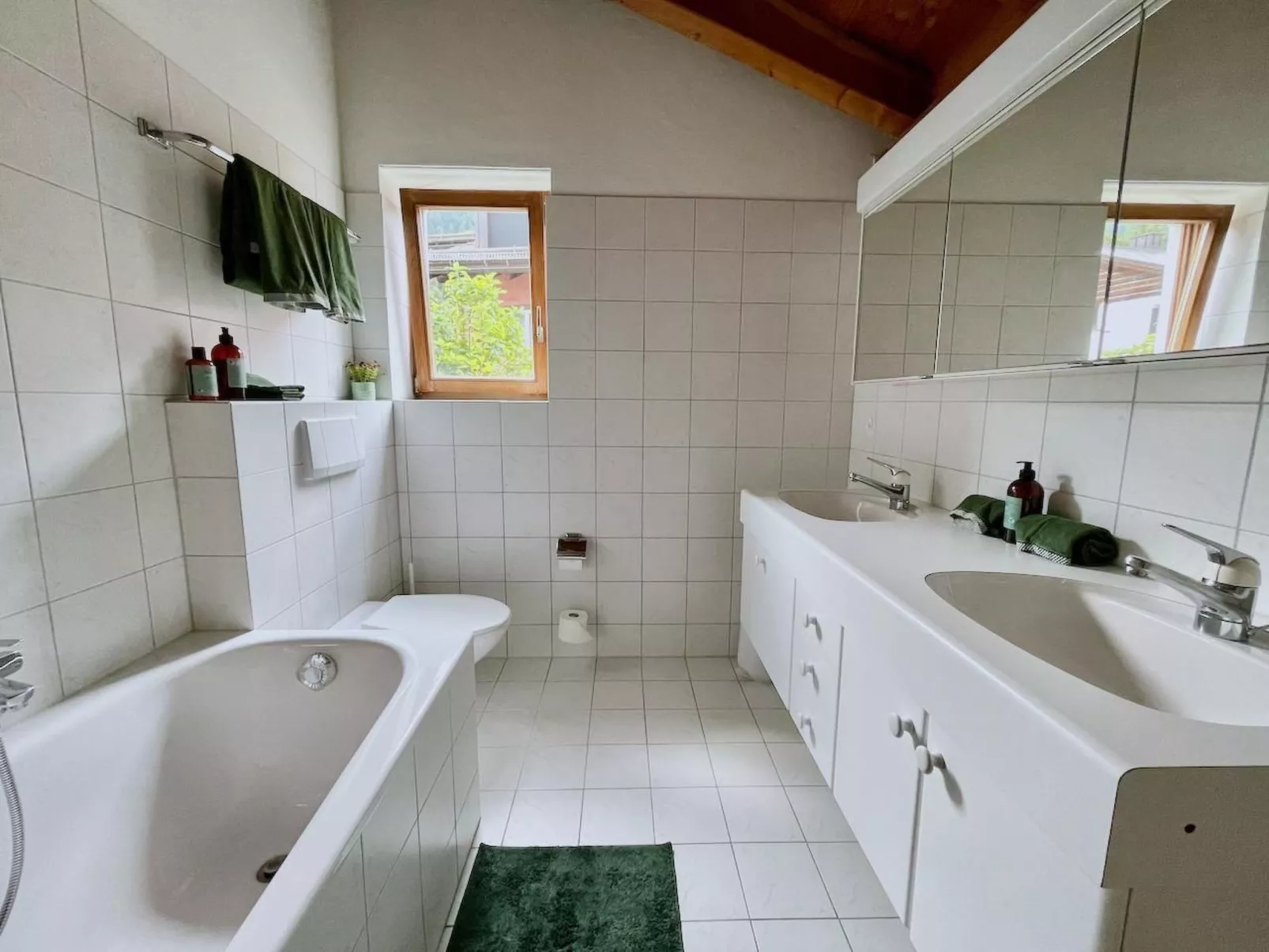 The Green Hut-Dedans