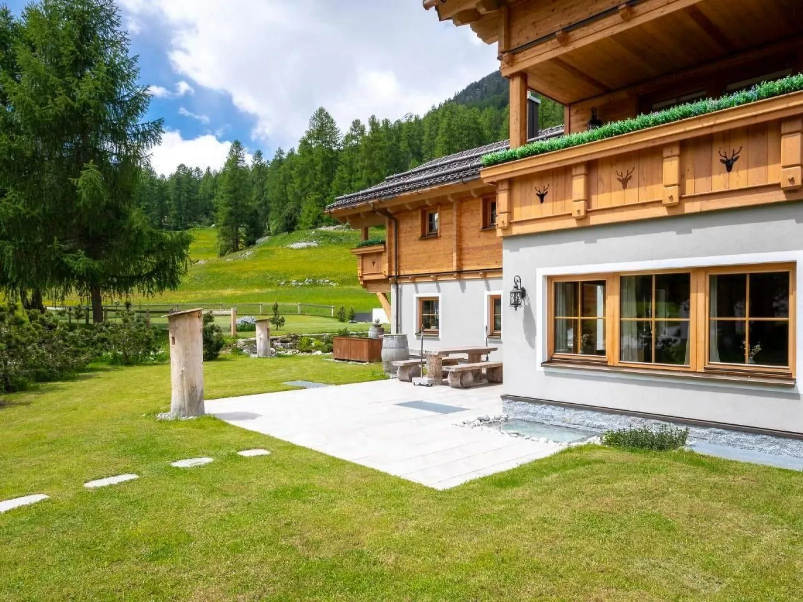 Engadin Chalet Apart-Outside