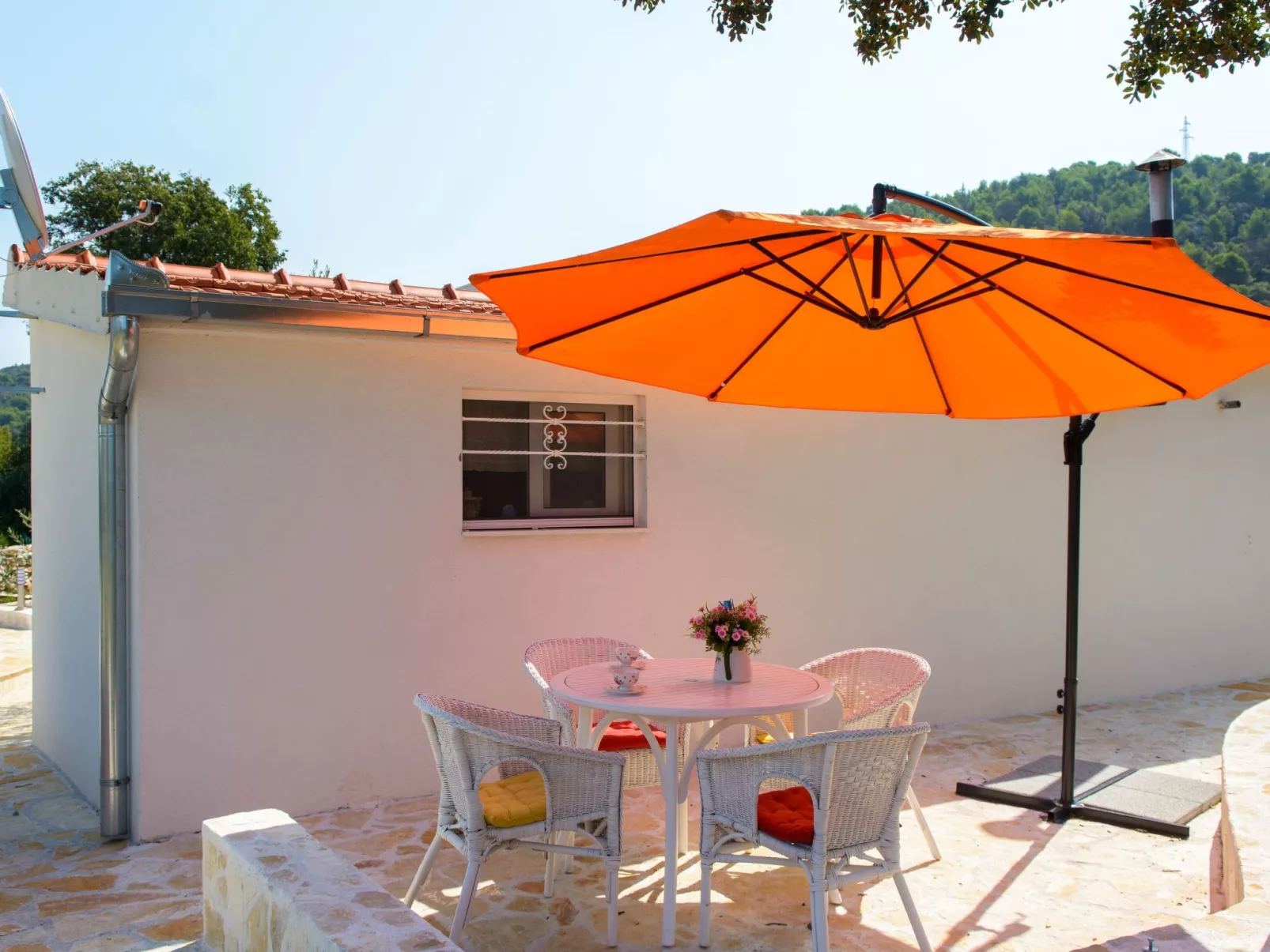 Hütte mit Garten, Grill und Terrasse-Inside