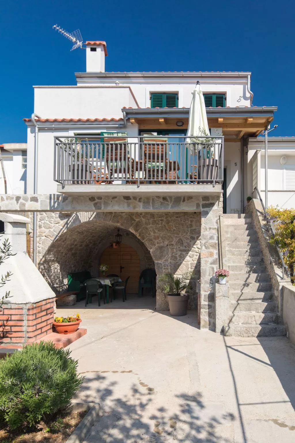 Mit Garten, Grill und Terrasse-Outside