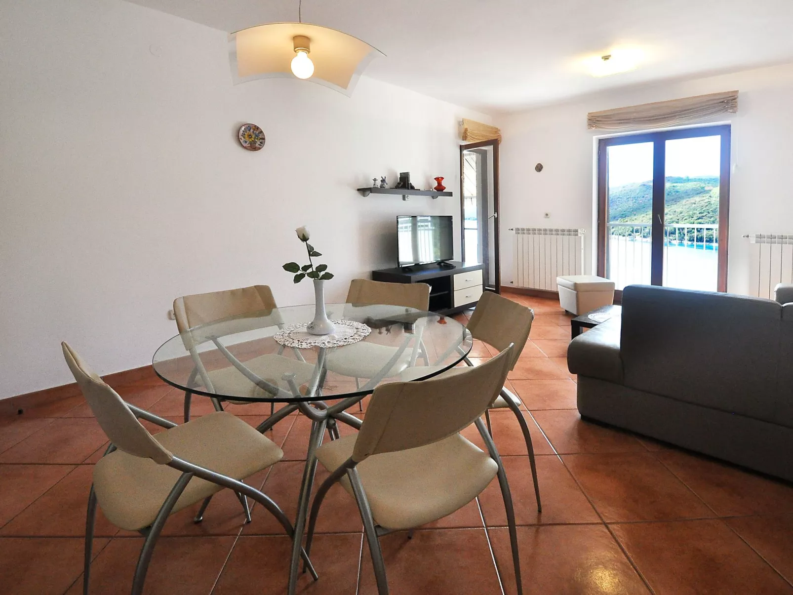 Drei-Zimmer-Wohnung in der Nähe des Meeres-Inside