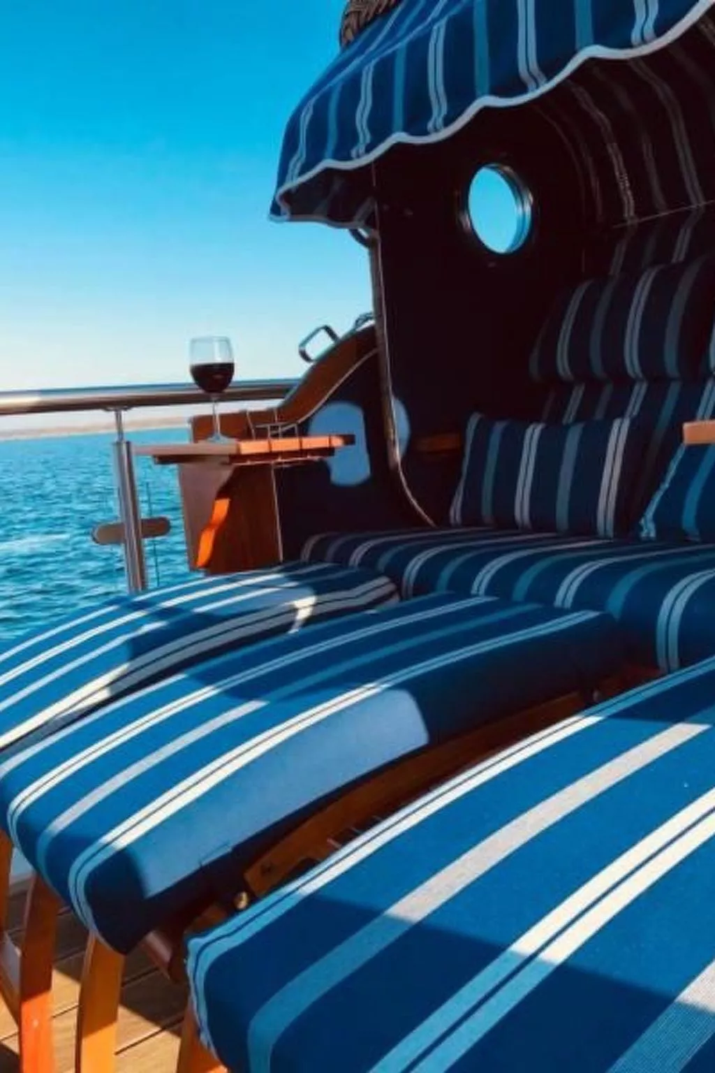 Schwimmendes Haus Elandi-Draußen