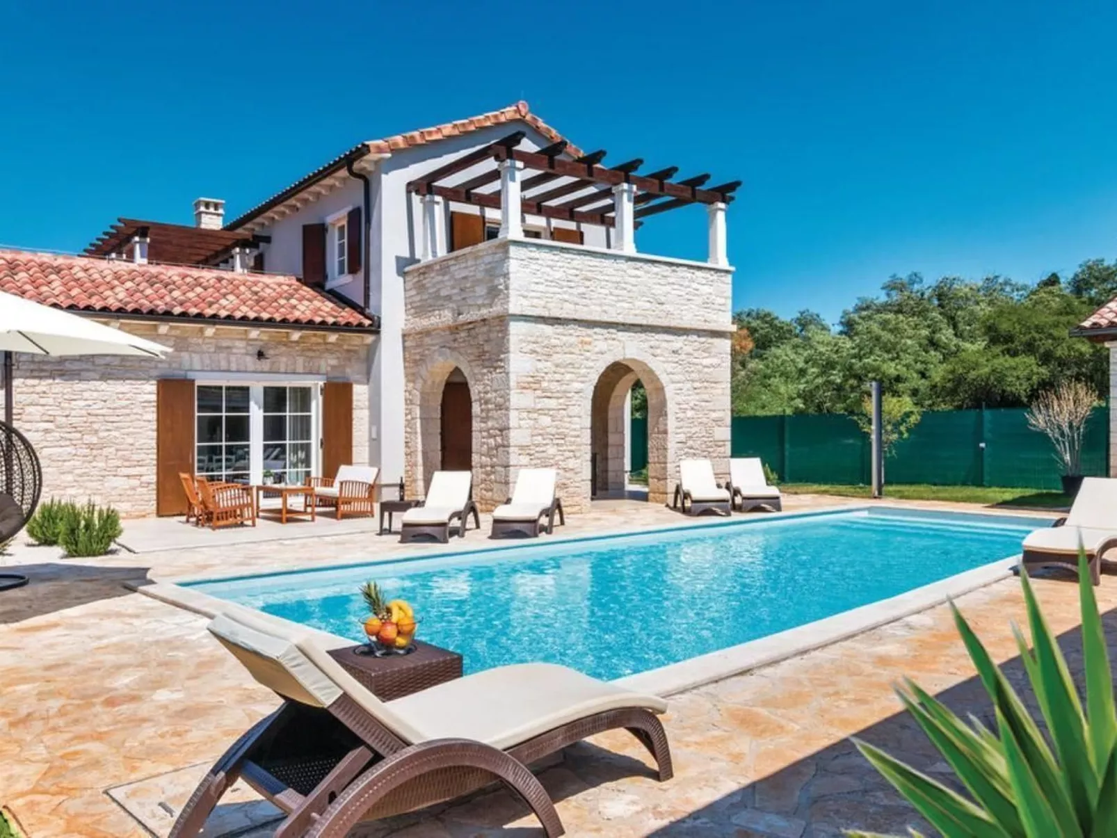 Mit Whirlpool und Sauna-Draußen