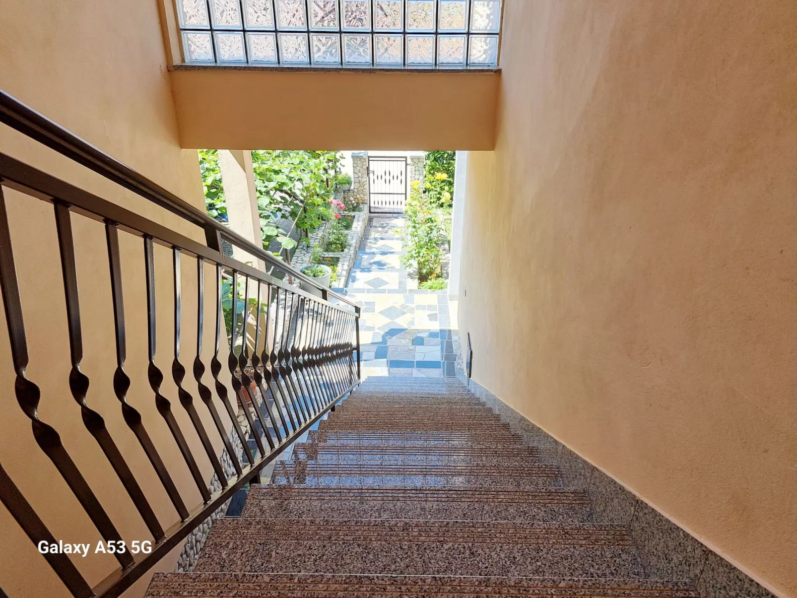 "Blue", Valbandon-Draußen