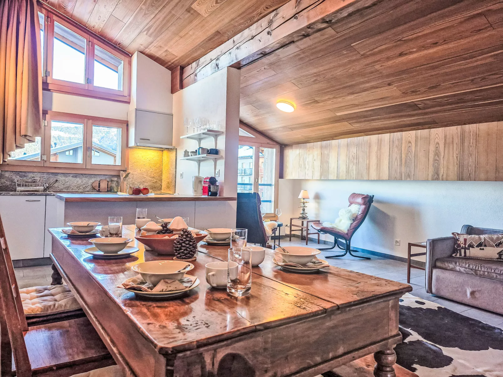 Les Genets 167D-Inside