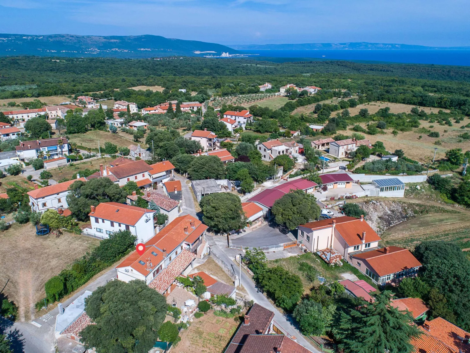 Mit Garten, Terrasse und Grill-Outside