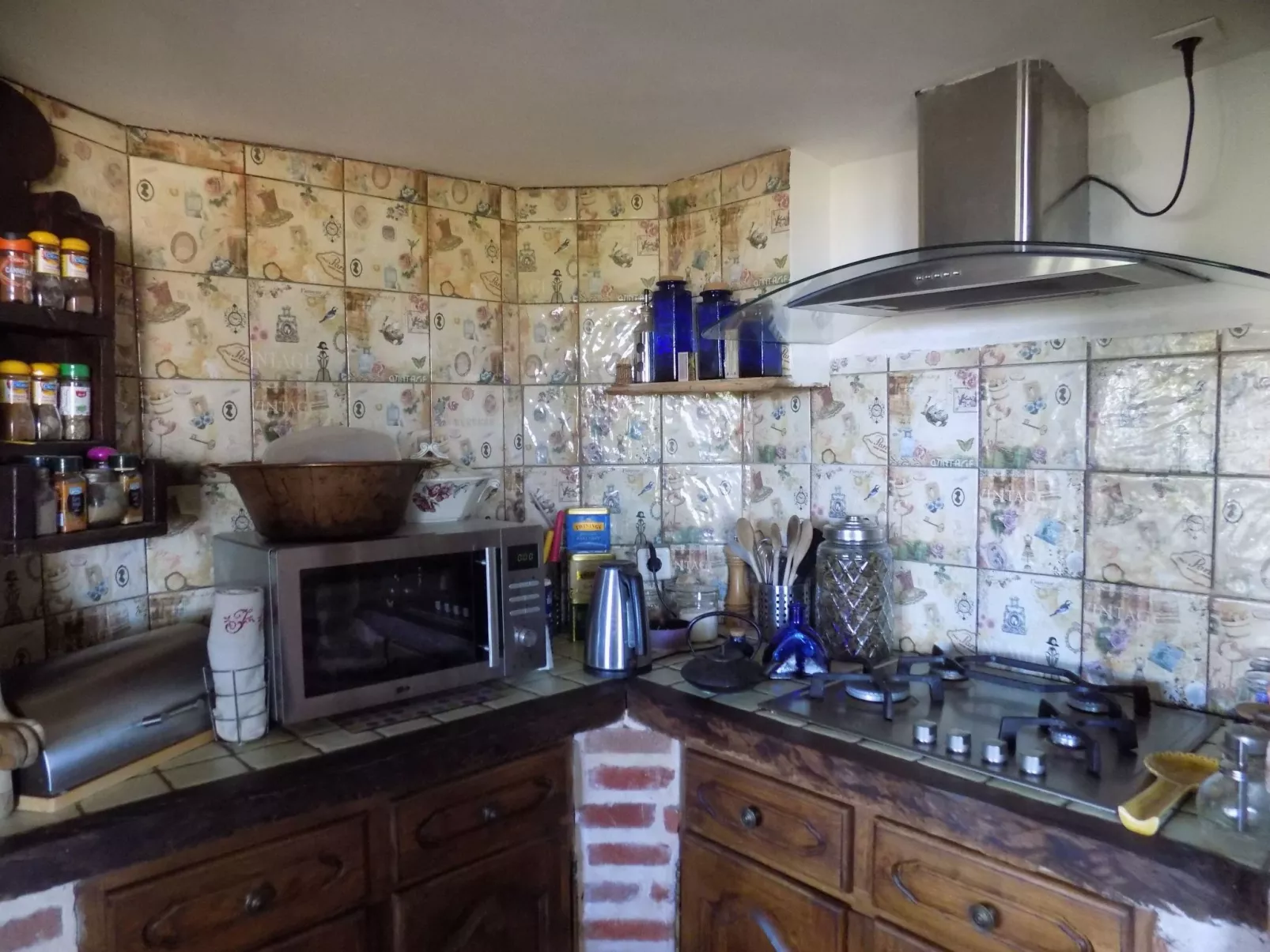 Die Unterkunft für zwei bis sechs Personen, Schwimmbad, Bouleplatz, Spa, Tennis-Drinnen