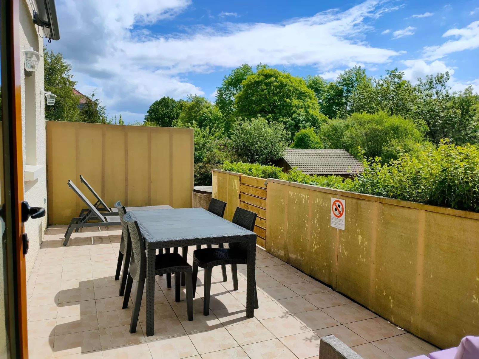 Gite Iris Montagnes du Jura mit Spa Sauna Fluss-Draußen