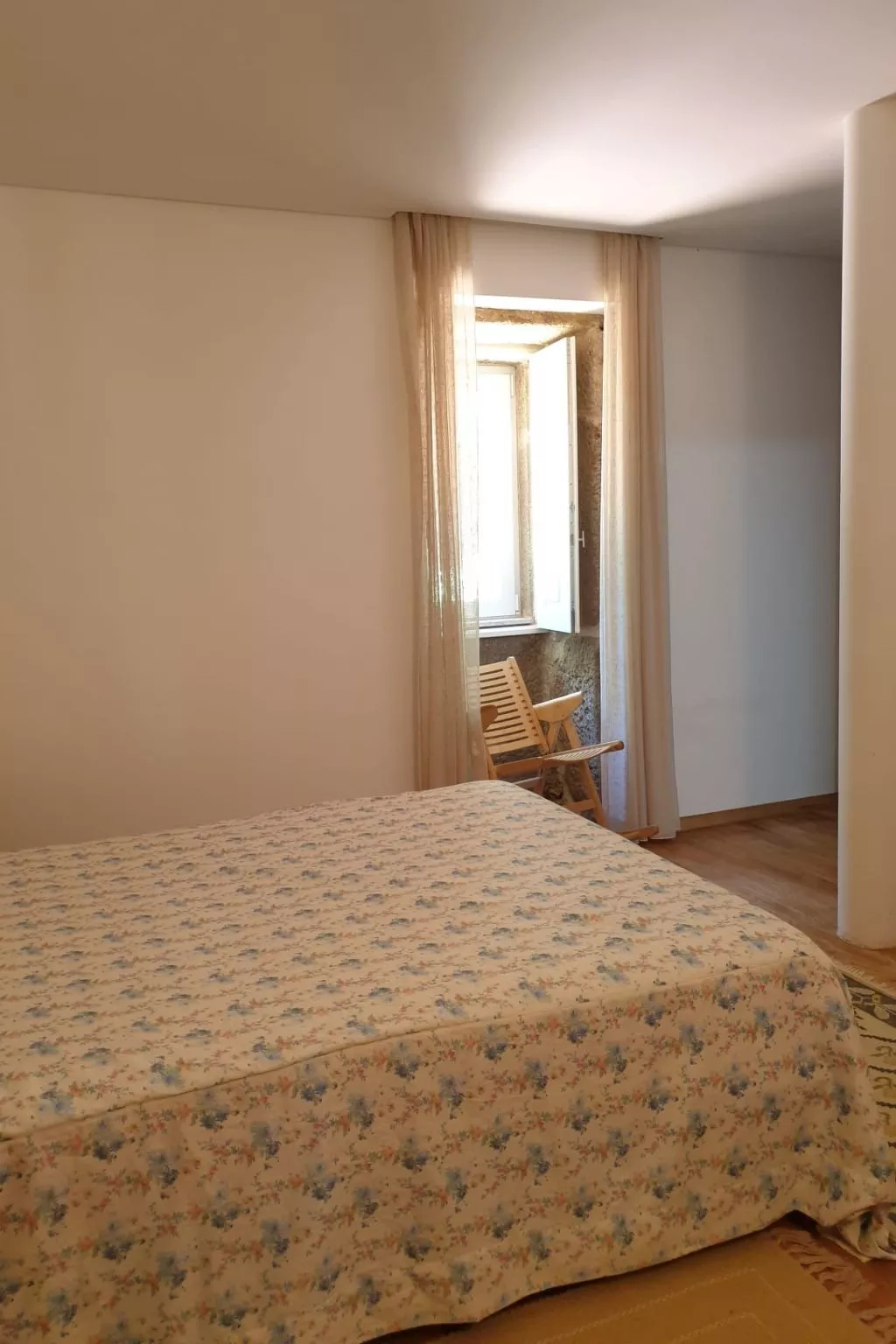 Haus jenseits des Flusses