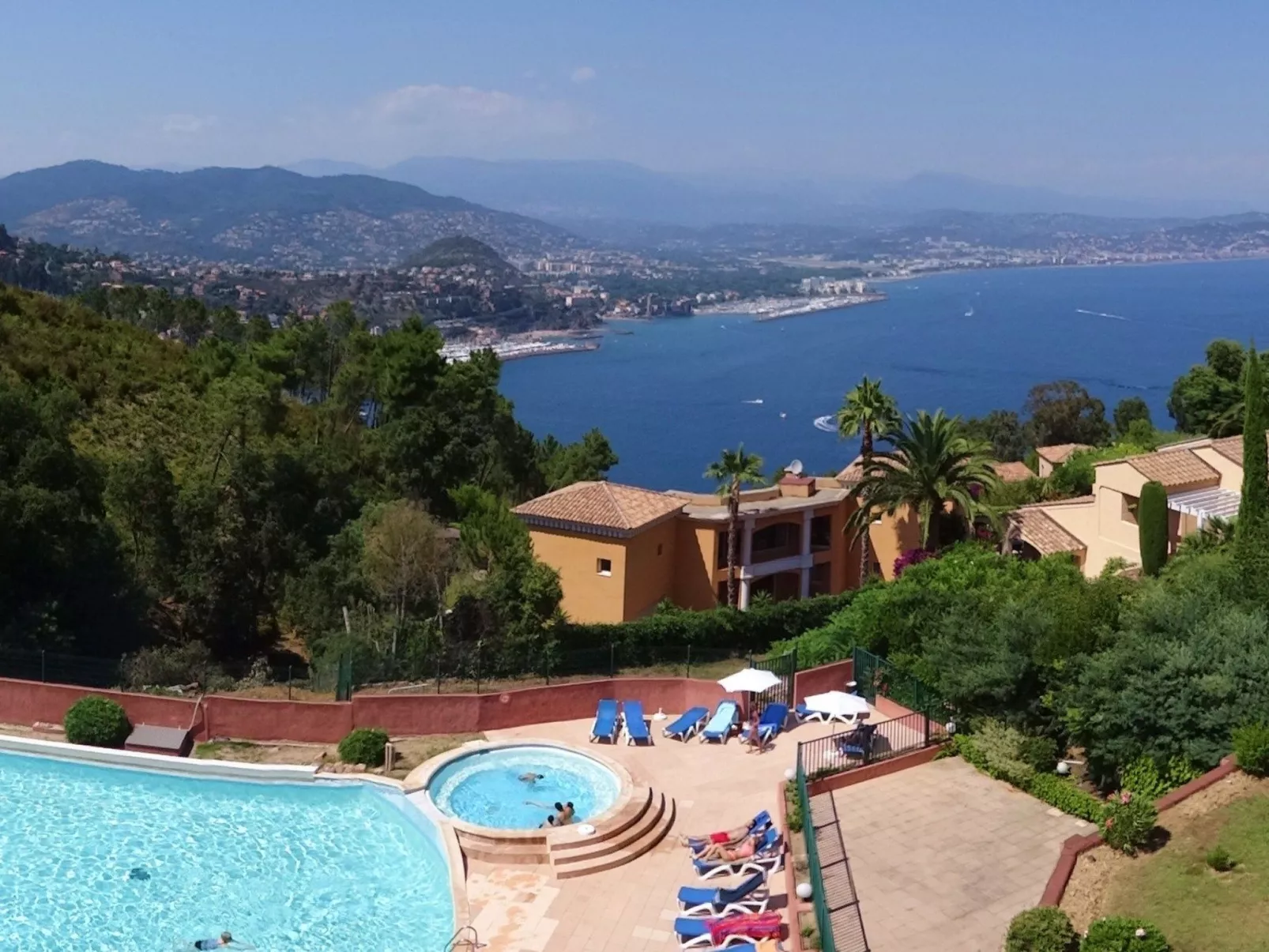 Wohnung panoramischer Meerblick, Schwimmbad, Parkplatz - Dehors