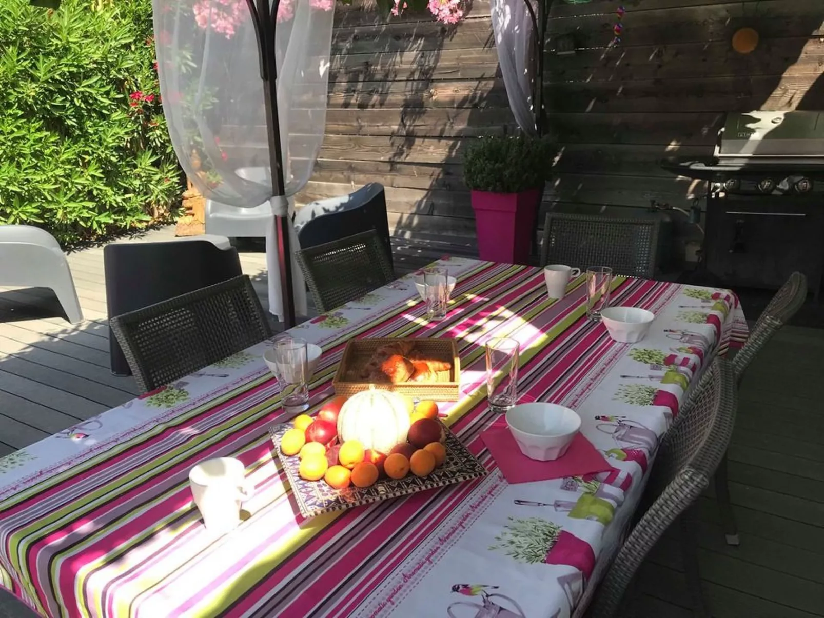 Mit eigenem Pool-Draußen