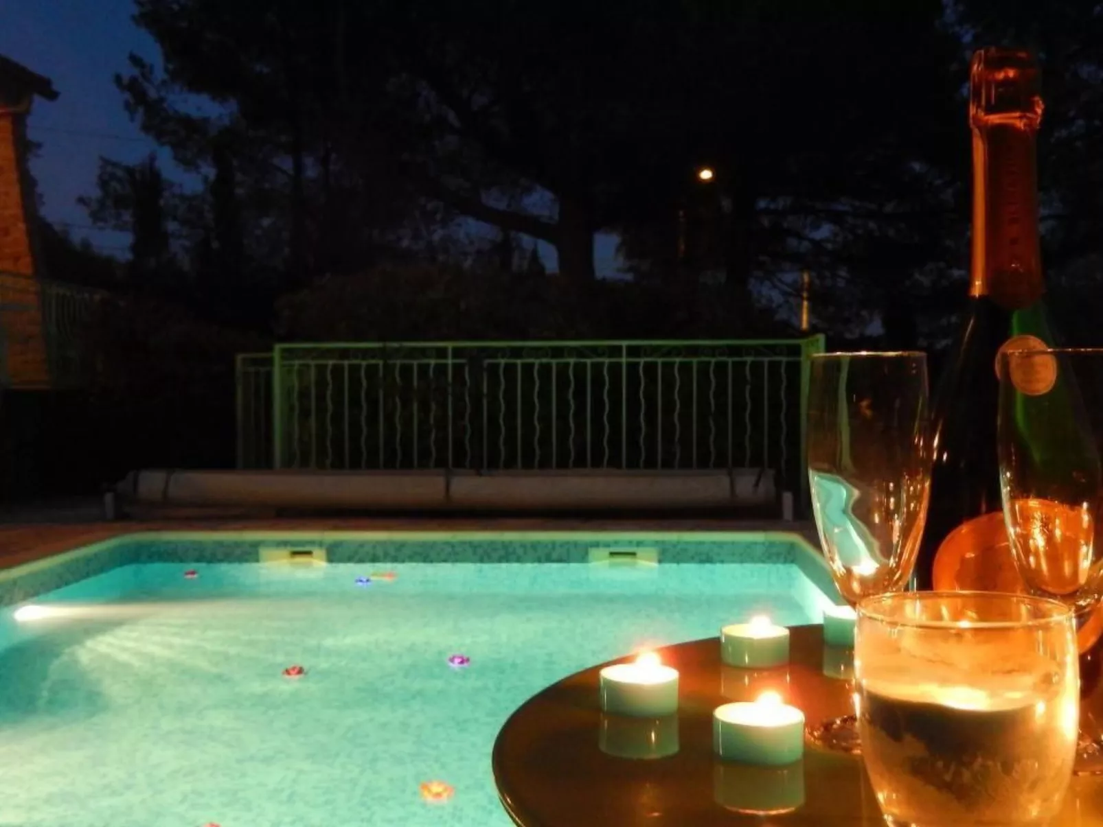 Villa und Pool mit Meerblick nur für Sie-Image-tags.info