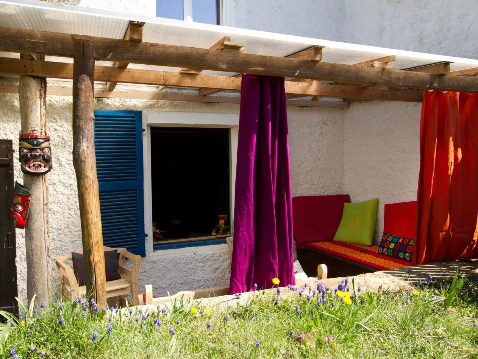 In Celles-En-Bassigny  umzäunter Garten-Dedans