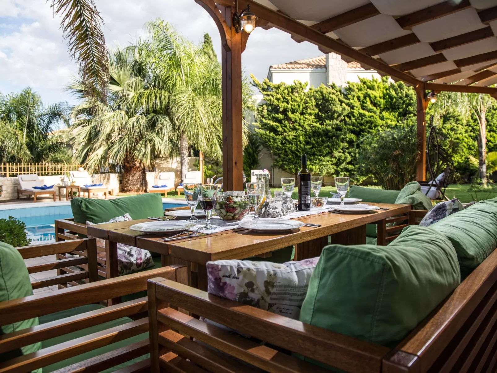 Ferienvilla mit Garten, Grill und Terrasse