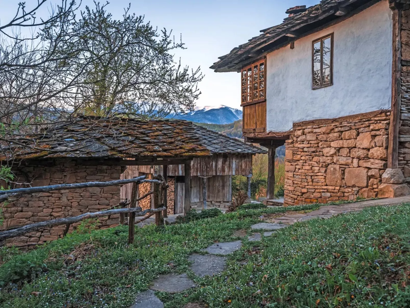 Authentisches Haus mit Bergblick - Karashka-Image-tags.info