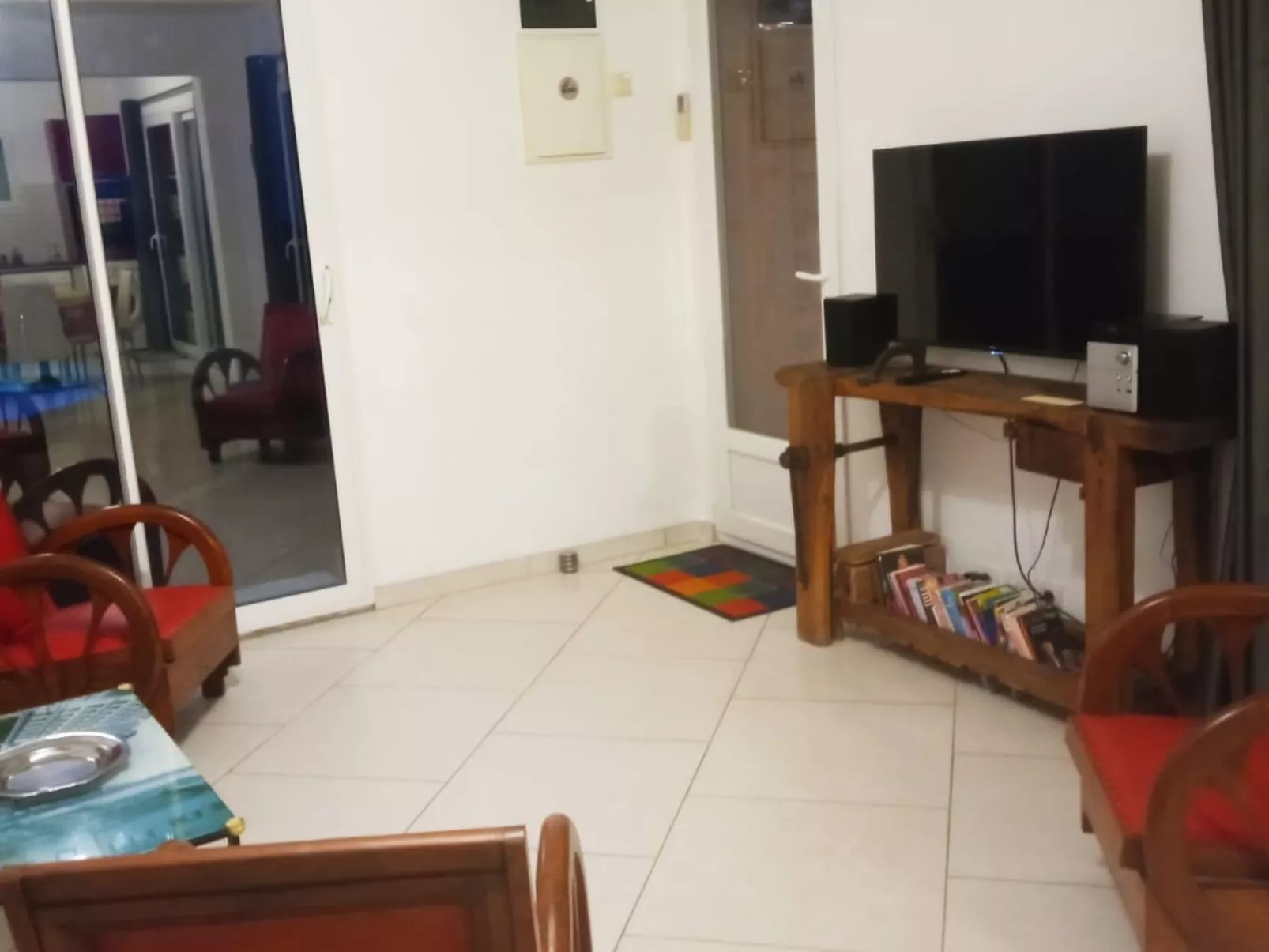 La petite maison sous les pinins-innenpool-Drinnen