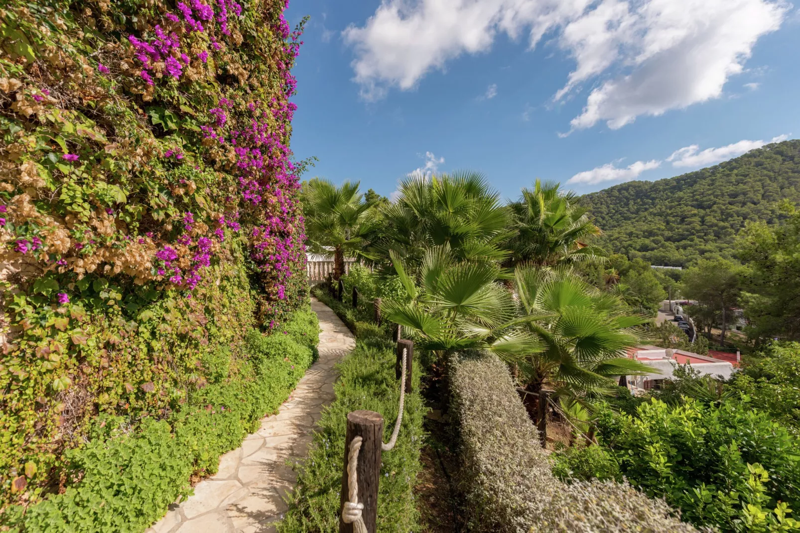Monte Perdido-Gardens summer